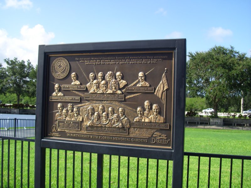 Space Mirror, Kennedy Space Centre, Florida spacemirrorkennedyspacecentreflorida.jpg